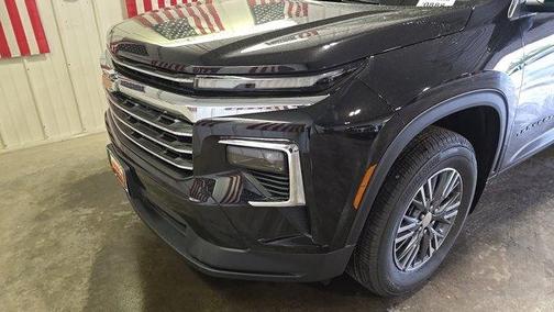 Mosaic Black Metallic 2026 Chevrolet Traverse LT