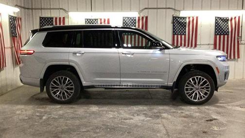 Diamond Black Crystal Pearlcoat 2023 Jeep Grand Cherokee L Summit Reserve