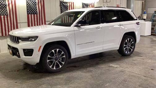 Bright White Clearcoat 2023 Jeep Grand Cherokee Overland