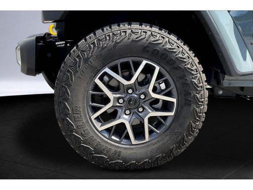 Anvil Clearcoat 2026 Jeep Wrangler Sahara