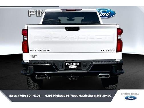 Summit White 2022 Chevrolet Silverado 1500 Limited Custom Trail Boss