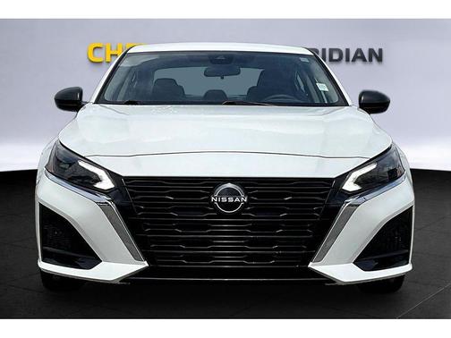 Glacier White 2025 Nissan Altima SV