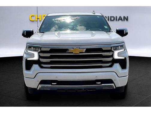 Iridescent Pearl Tricoat 2024 Chevrolet Silverado 1500 High Country