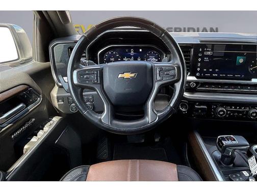 Iridescent Pearl Tricoat 2024 Chevrolet Silverado 1500 High Country