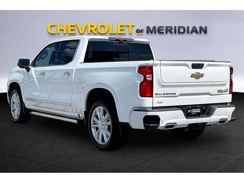 Iridescent Pearl Tricoat 2024 Chevrolet Silverado 1500 High Country