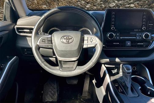 2022 Toyota Highlander Hybrid LE