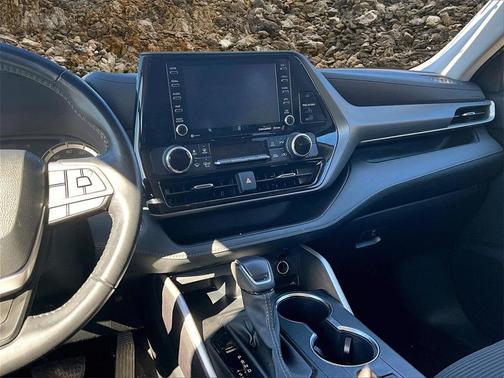 2022 Toyota Highlander Hybrid LE