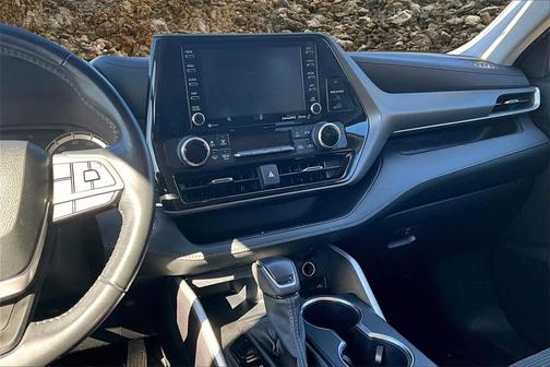 2022 Toyota Highlander Hybrid LE