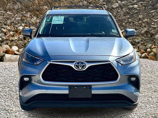 2022 Toyota Highlander Hybrid LE