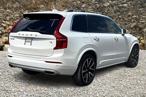 2018 Volvo XC90 T6 Momentum
