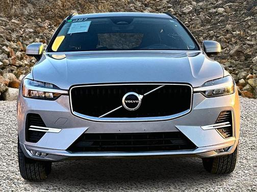 2022 Volvo XC60 B5 Momentum