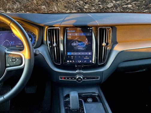 2022 Volvo XC60 B5 Momentum