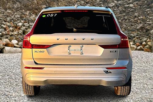 2022 Volvo XC60 B5 Momentum