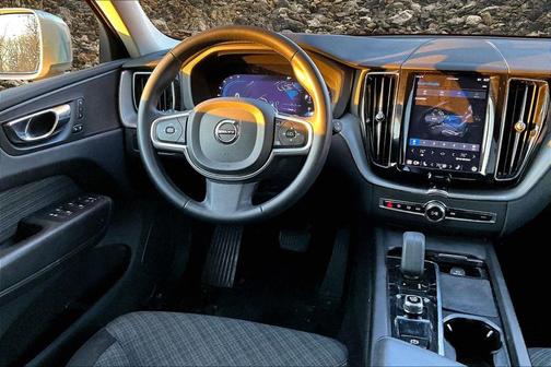 2022 Volvo XC60 B5 Momentum
