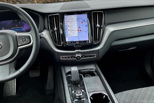 2022 Volvo XC60 B5 Momentum