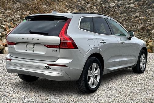 2022 Volvo XC60 B5 Momentum