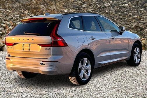 2022 Volvo XC60 B5 Momentum