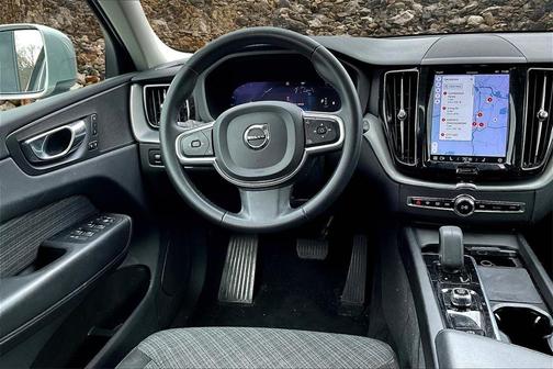 2022 Volvo XC60 B5 Momentum