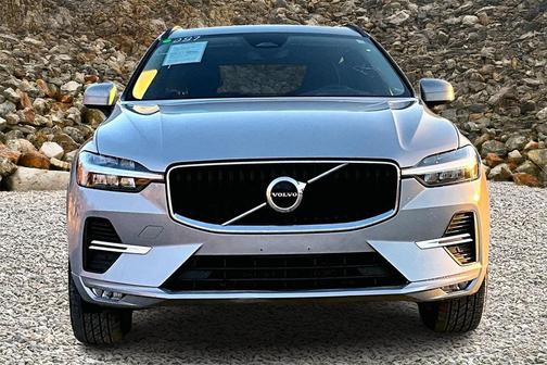 2022 Volvo XC60 B5 Momentum