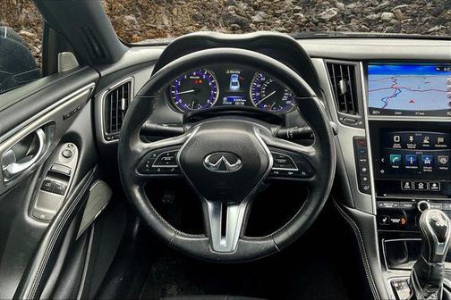 2017 INFINITI Q60 2.0t Premium