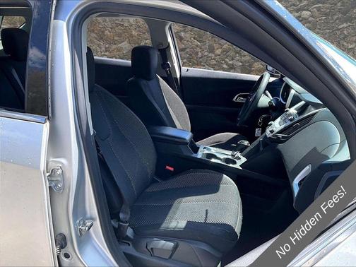 Silver Ice Metallic 2017 Chevrolet Equinox LS