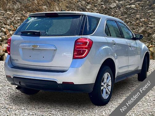 Silver Ice Metallic 2017 Chevrolet Equinox LS