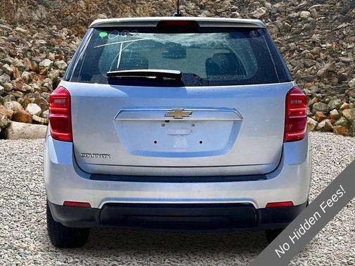Silver Ice Metallic 2017 Chevrolet Equinox LS