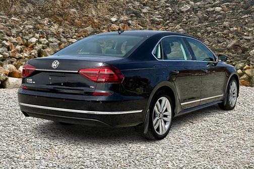 2017 Volkswagen Passat 1.8T SE w/Technology