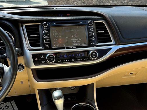 Ooh La La Rouge Mica 2016 Toyota Highlander Limited