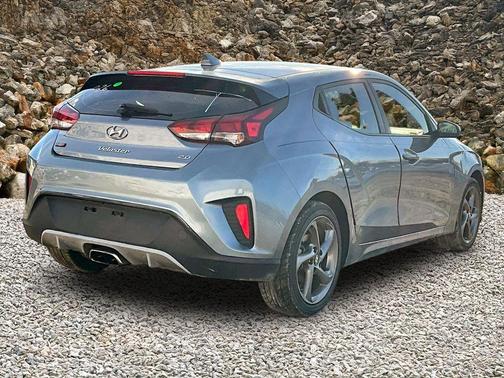 2019 Hyundai Veloster 2