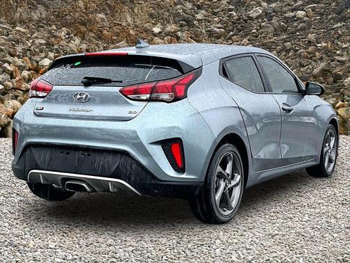 2019 Hyundai Veloster 2