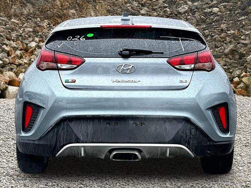 2019 Hyundai Veloster 2