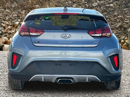 2019 Hyundai Veloster 2