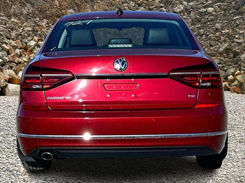 2017 Volkswagen Passat 1.8T SE w/Technology