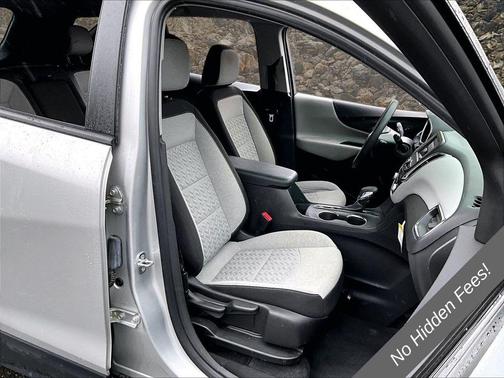 Silver Ice Metallic 2022 Chevrolet Equinox LS