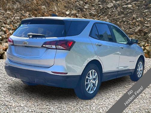 Silver Ice Metallic 2022 Chevrolet Equinox LS