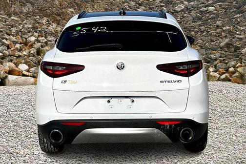 2018 Alfa Romeo Stelvio Sport