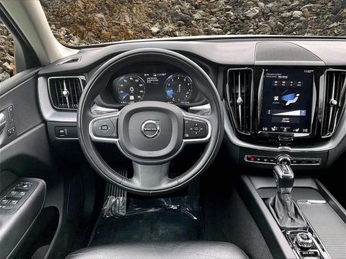 2020 Volvo XC60 T6 Momentum