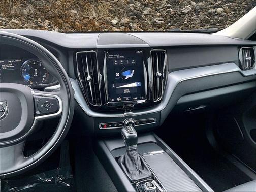 2020 Volvo XC60 T6 Momentum