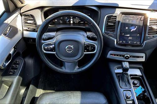 2017 Volvo XC90 T5 Momentum