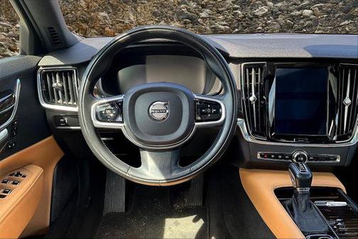 2018 Volvo S90 T5 Momentum