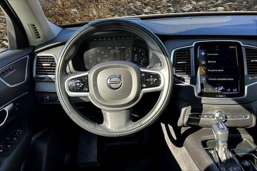 2020 Volvo XC90 T6 Momentum
