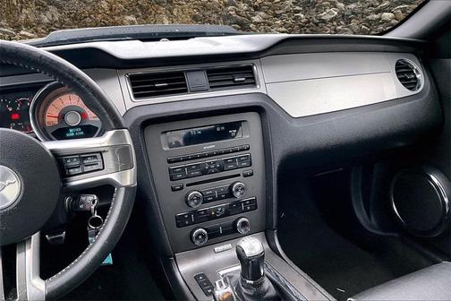 2012 Ford Mustang V6 Premium