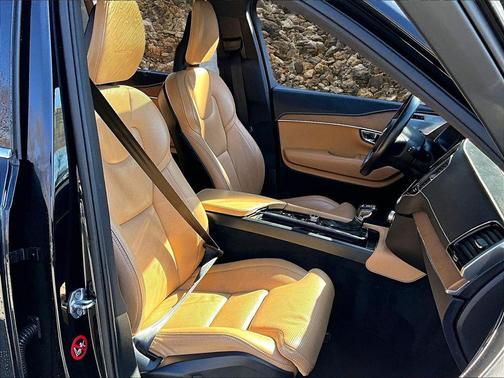 Onyx Black Metallic 2017 Volvo XC90 T6 Inscription