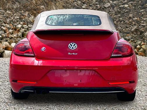Tornado Red/Black Roof 2017 Volkswagen Beetle 1.8T