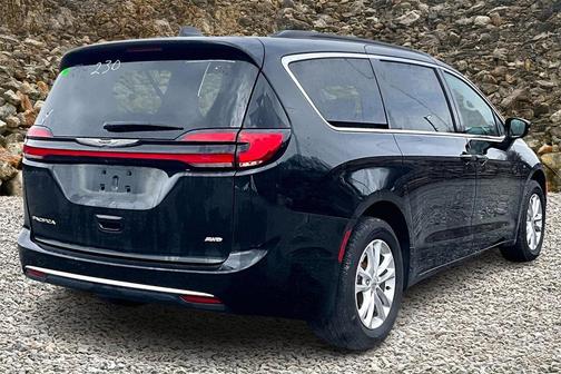2022 Chrysler Pacifica Touring AWD