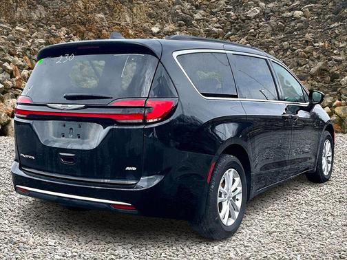 2022 Chrysler Pacifica Touring AWD
