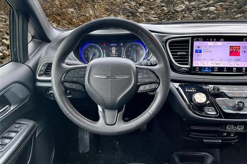 2022 Chrysler Pacifica Touring AWD