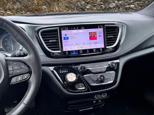 2022 Chrysler Pacifica Touring AWD