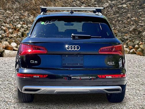 Brilliant Black 2018 Audi Q5 2.0T